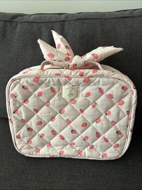 🍓Poppy & Peonies x Fallon Strawberry Hook-Me-Up Cosmetic Case🍓